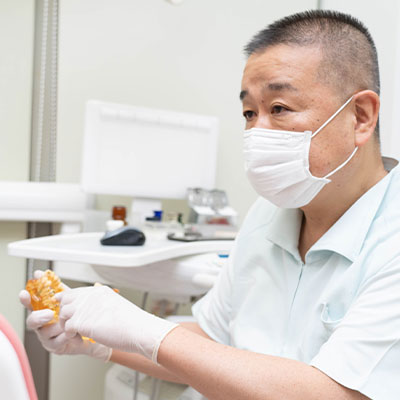 入れ歯・義歯の要望に多数応えてきた経験豊富な歯科医師が担当します