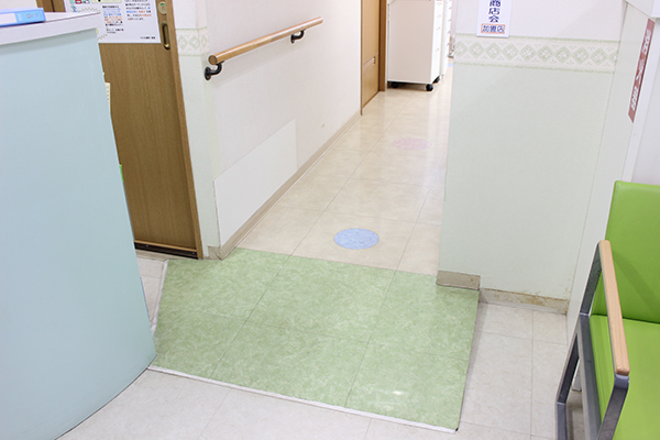 院内はバリアフリー対策を行っています